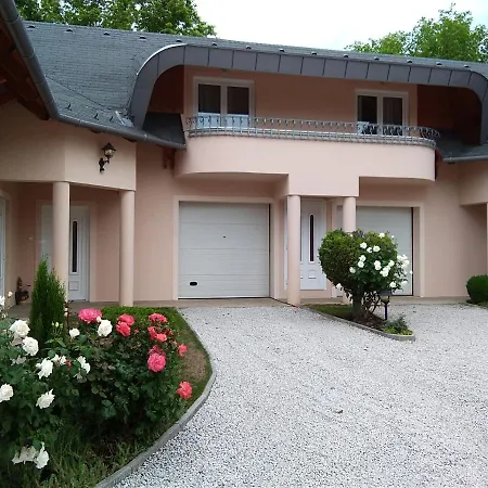 Castelinho Apartmanhaz Apartment Gyenesdias