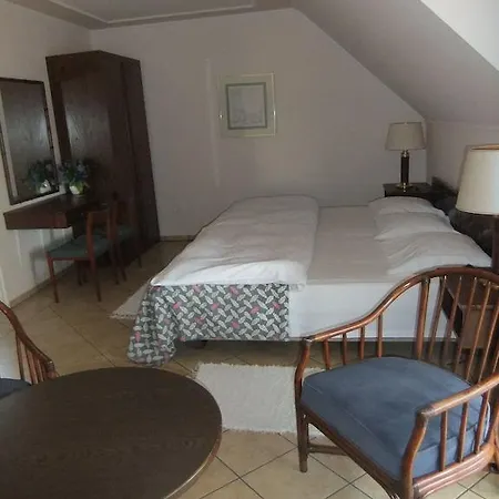Castelinho Apartmanhaz Apartment Gyenesdias